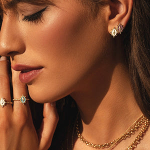 LADY LOURDES STUD EARRINGS / WHITE