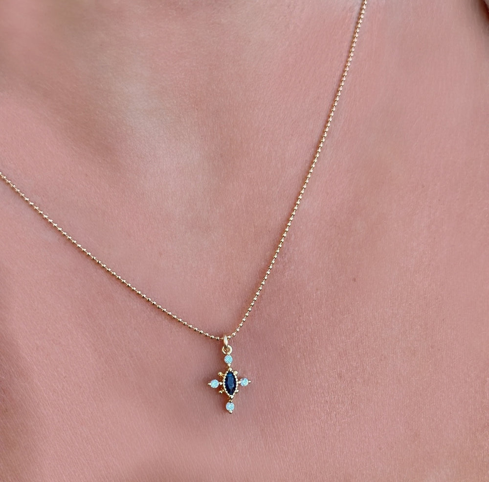 VICTORIA CROSS NECKLACE / CLEAR