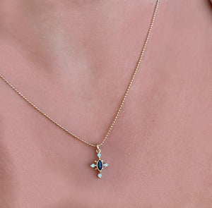 VICTORIA CROSS NECKLACE / CLEAR