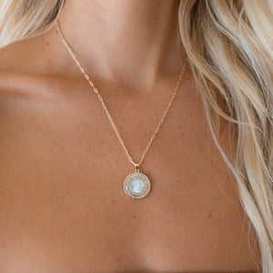 MOTHER MARY NECKLACE / PINK